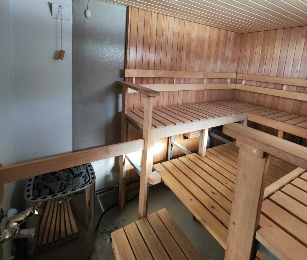10 hengen sähkösauna Apteekkarin Huvilassa Saimaan rannalla.