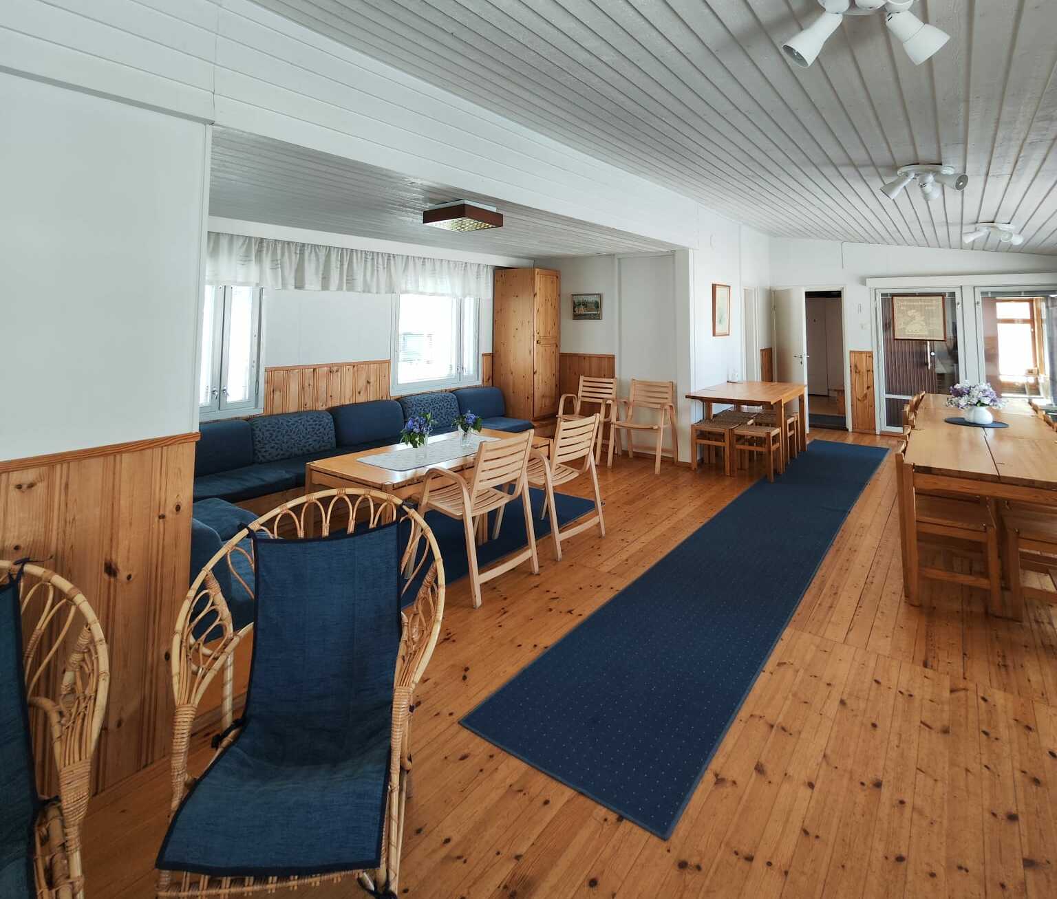 Apteekkarin huvilan sisätilat. Vuokrattavana Saimaan rannalla.