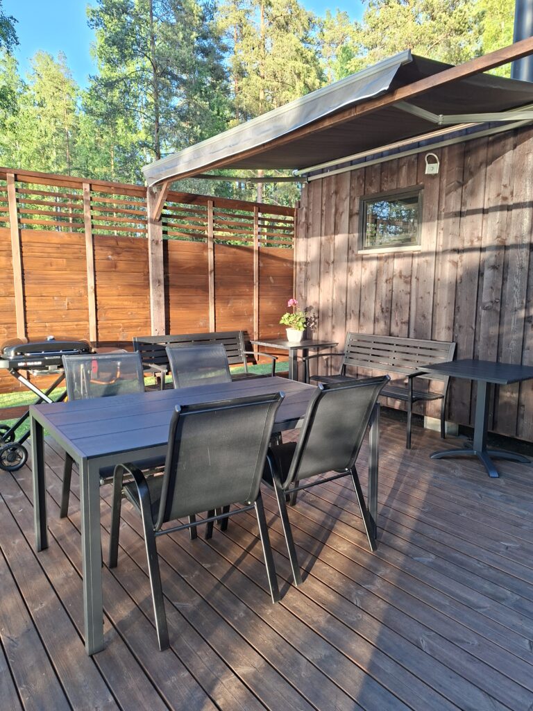 Hinkanrannan uusi kärrisauna terasseineen – vuokrattava sauna ryhmille