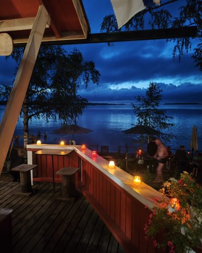 saunakahvila järven rannalla Hinkanrannassa lähellä Lappeenrantaa